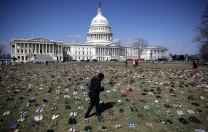 Beyaz Saray’da 7 bin çift ayakkabı ile protesto